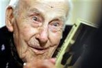 V Británii zemřel nejstarší muž světa, bylo mu 113
