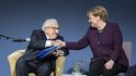 Kissinger, který se narodil v Německu, si dobře rozuměl i s německou kancléřkou Angelou Merkelovou.