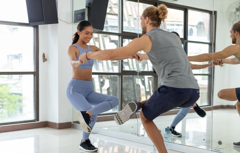 Zaměřeno na makroživiny: Jak mohou proteiny, sacharidy  a tuky přispět ke sportovním výkonům 