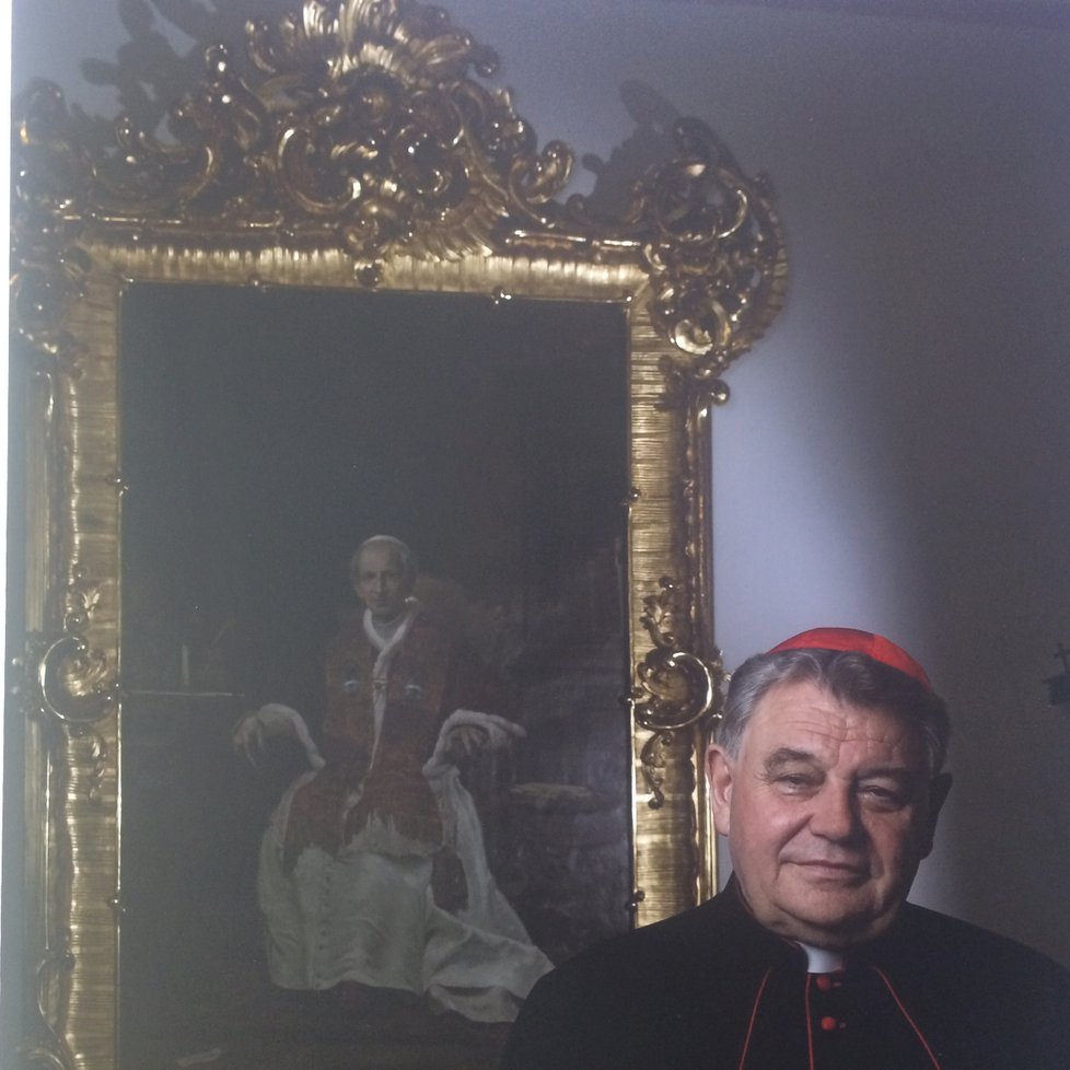 Mimo politiků, herců či sportovců fotil Slavík i představitele církve. Takto byl jeho objektivem zvěčněn arcibiskup Dominik Duka.