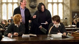 Snape a Harry Potter mají záchvat smíchu. Prohlédněte si fotografie herců, smějících se mezi scénami 