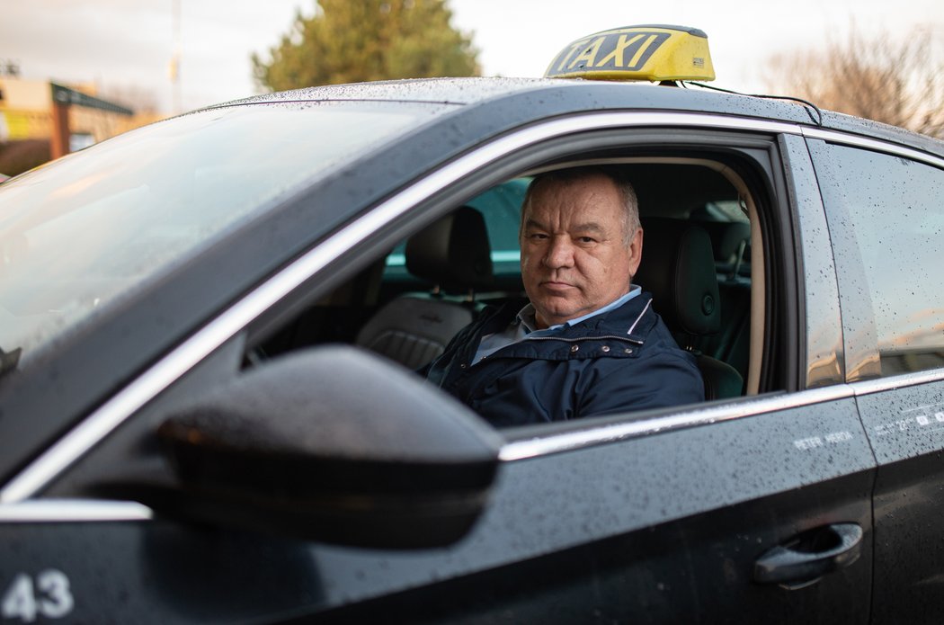 Bývalý vynikající kanonýr se dnes živí jako taxikář