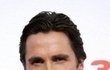Christian Bale (38) je nejznámějším představitelem Batmana, držitelem Oscara a Zlatého glóbu. Pochází z Británie a už v pouhých 13 letech si zahrál ve filmu Stevena Spielberga Říše slunce.