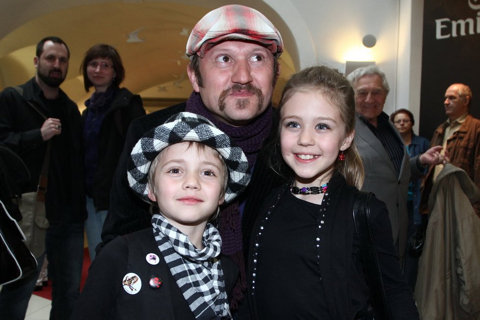 Herec Karel Zima s dětmi