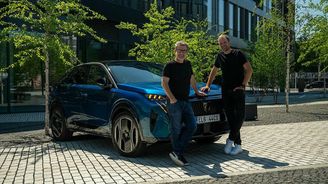 Joyride s hercem Radimem Fialou: Pokec dvou chlapů o autech, práci i Jiřím Bartoškovi Joyride s hercem Radimem Fialou: Pokec dvou chlapů o autech, práci i Jiřím Bartoškovi