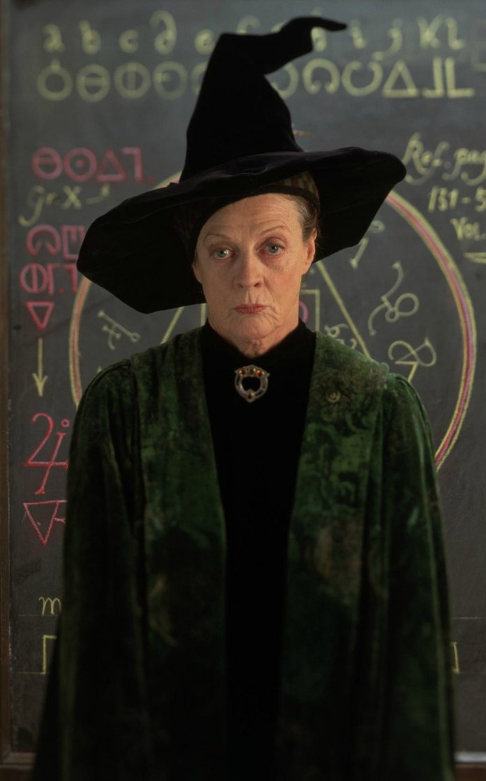 Herečka Maggie Smith jako profesorka McGonagallová v příbězích Harryho Pottera.