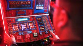 Bezva finta: Gambler se nechal zaměstnat v baru a na automatech prohrál firmě 149 tisíc