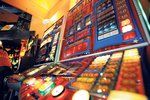 Praha plánuje zrušit hazard v ulicích i hotelech.