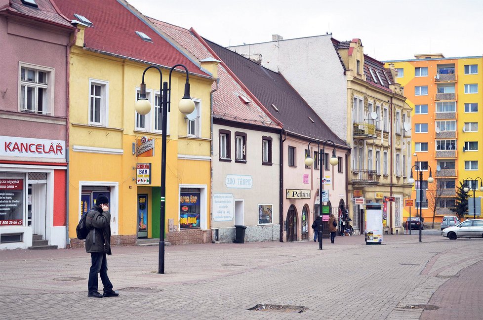 V centru Jirkova jsou dvě herny přímo na náměstí blízko radnice v Kostelní ulici.