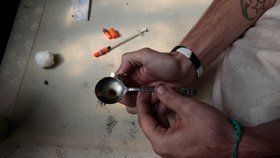 Američany „kosí“ drogy: Heroin zabil více lidí než střelné zbraně