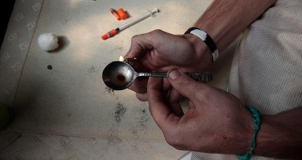 Američany „kosí“ drogy: Heroin zabil více lidí než střelné zbraně
