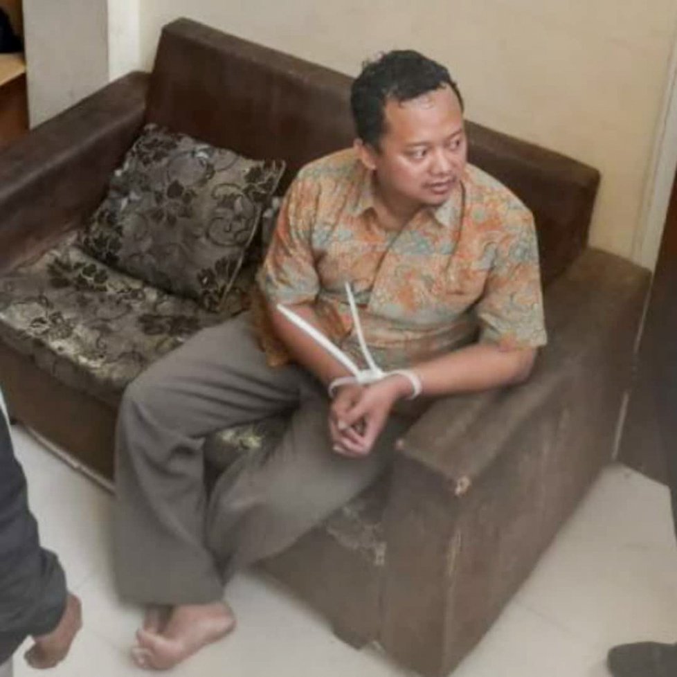 Herry Wirawan znásilňoval své studentky. Několik z nich otěhotnělo.