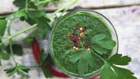 Smoothie proti chřipce! Bez bylinek to nejde, říká food blogerka