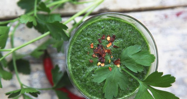 Smoothie proti chřipce! Bez bylinek to nejde, říká food blogerka