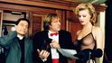 Christian Clavier, Gérard Depardieu, Eva Herzigová. Akční komedie Strážní andělé, 1995.