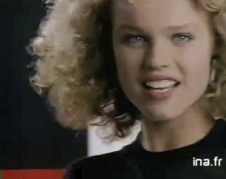 V roce 1990 v reklamě na Loreal