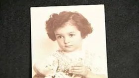 Malá Hessy v roce 1937 chvíli předtím, než z Německa s rodinou uprchli.