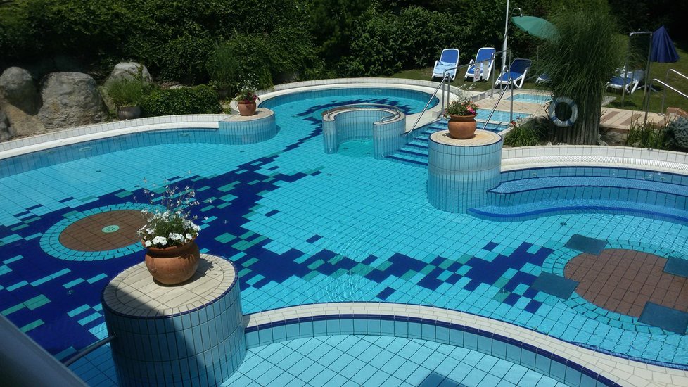 Hotelový bazen v Danubius Health Spa Resort Aqua