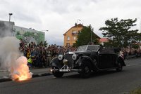 80 let od atentátu na Heydricha! Rekonstrukce útoku v Libni, přijela i britská ministryně zahraničí