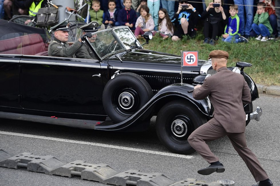 Rekonstrukce útoku na zastupujícího říšského protektora Reinharda Heydricha a pietní shromáždění k 80. výročí atentátu, 27. května 2022, Praha.