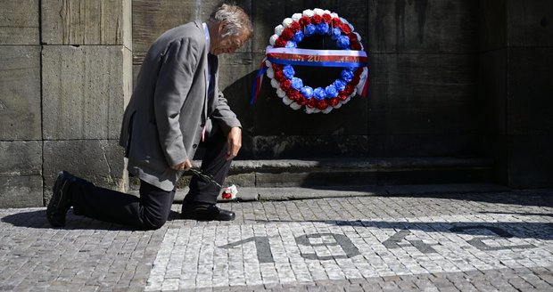 Hrdinství československých parašutistů si dnes v Praze připomněly stovky lidí
