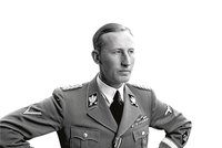 Z rakve Heydrichova syna jsou popelníky