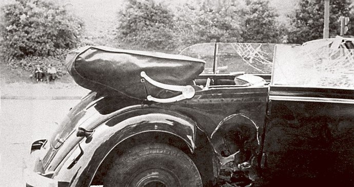 Heydrichovo auto po zásahu granátem