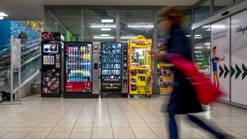 Zátah napříč Českem kvůli zákazu HHC: Inspektoři kontrolují prodejny i automaty