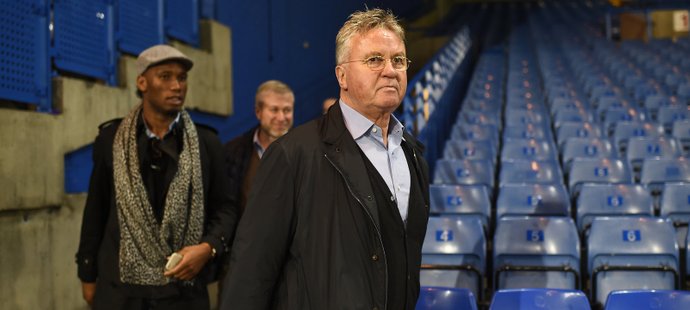 Trenér Chelsea Guus Hiddink už začíná v týmu úřadovat