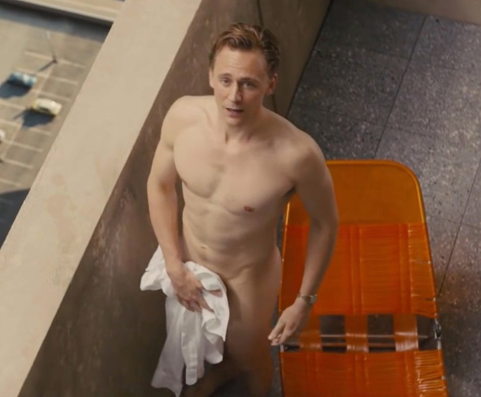 Tom Hiddlestone ukáže svoji nahou figuru.
