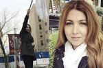 Íránská žena dostala trest 20 let vězení. Pouze si sundala šátek