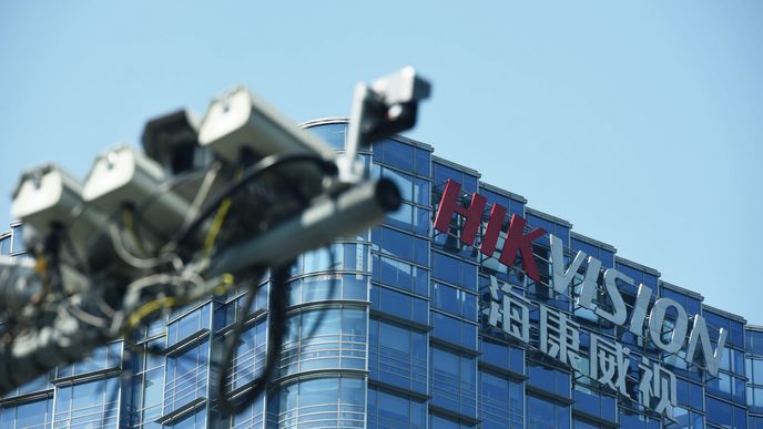 Ústředí společnosti Hikvision ve východočínském městě Chang-čou střeží kamery její vlastní výroby.