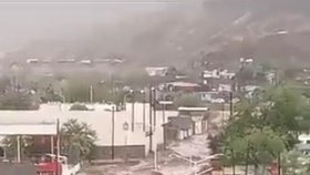 Bouře Hilary: Záplavy v mexických ulicích ve státě Baja California