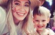 Hilary Duff (29), syn Luca (5)