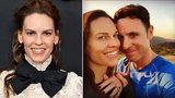 Oscarová hvězda Hilary Swanková je v 48 letech poprvé těhotná: A rovnou to budou dvojčata!