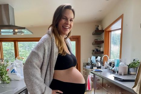 Obrázek: Dvaapadesátiletá Hilary Swanková: Znovu čeká dítě!