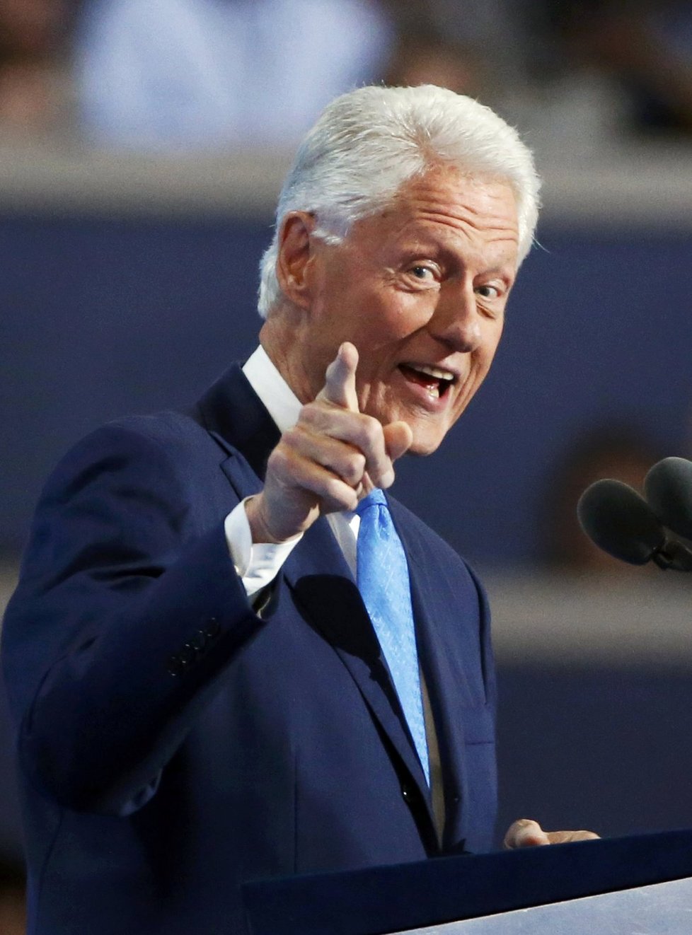 Bill Clinton vyprávěl příběh o lásce, aby podpořil Hillary: Ta možná zasedne tam, kde „úřadovala“ Monica Lewinsky.