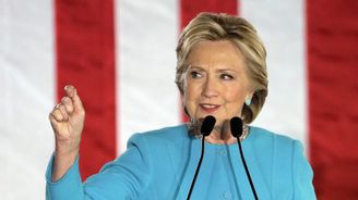 Clintonová obvinila FBI a WikiLeaks. Prohrála jsem kvůli nim volby, tvrdí