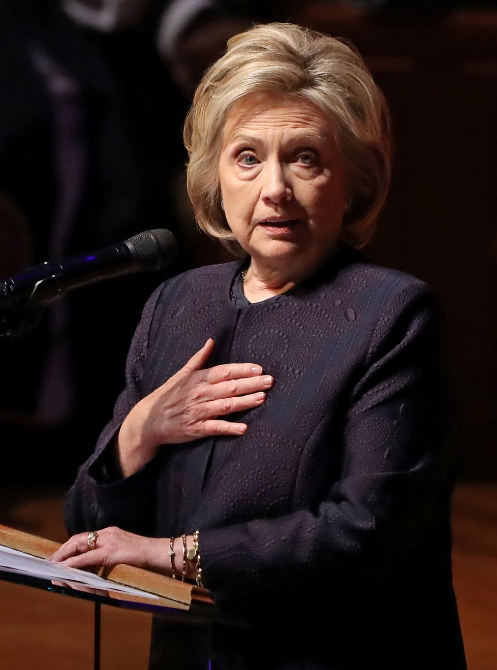 Hillary Clintonová společně s dcerou propaguje jejich novou knihu.