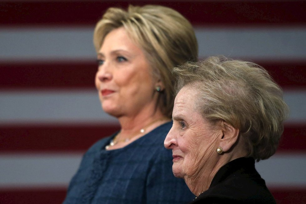 Albright podporuje Hillary na 100 procent.