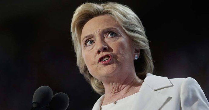 Skončí Clintonová před soudem? Žalují ji rodiče zabitých Američanů v Libyi.