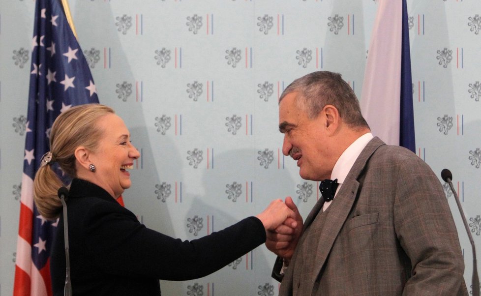 Gentlemanské gesto knížete Schwarzenberga, při návštěvě Hillary Clinton v Praze