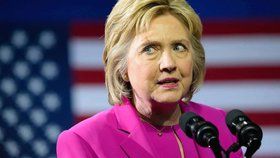 Další skandál kolem Clintonové. „Nevládka“ viní soupeřku Trumpa z korupce