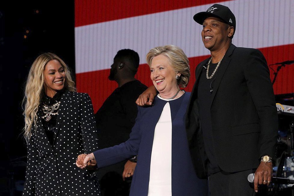 Hillary Clintonová se zpěvačkou Beyoncé a rapperem Jayem Z