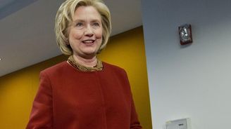 Nominační souboj v Iowě vyhrála Clintonová, těsně porazila Sanderse