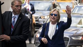 Pro Hillary Clintonovou skončil pietní akt v New Yorku 11. září kolapsem. Ztratila vědomí cestou do přistaveného vozu.