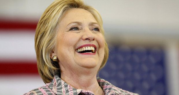 Clintonová utekla o fous stíhání. FBI ji za tajné e-maily jen pokárala