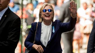 Clintonová ruší nejbližší kampaň kvůli zdraví, Trump jí přeje uzdravení