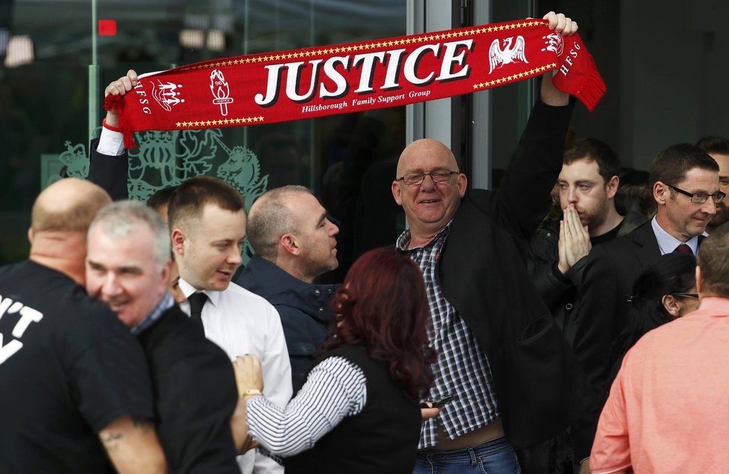 Za smrt fanoušků na stadionu Hillsborough mohla podle soudu policie