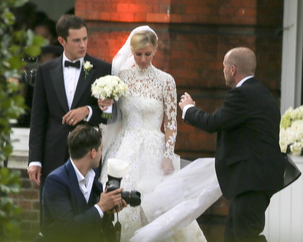 Miliardářská svatba. Nicky Hilton a James Rothschild se vzali.